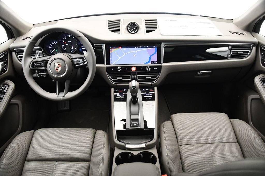 Used 2025 Porsche Macan image 29