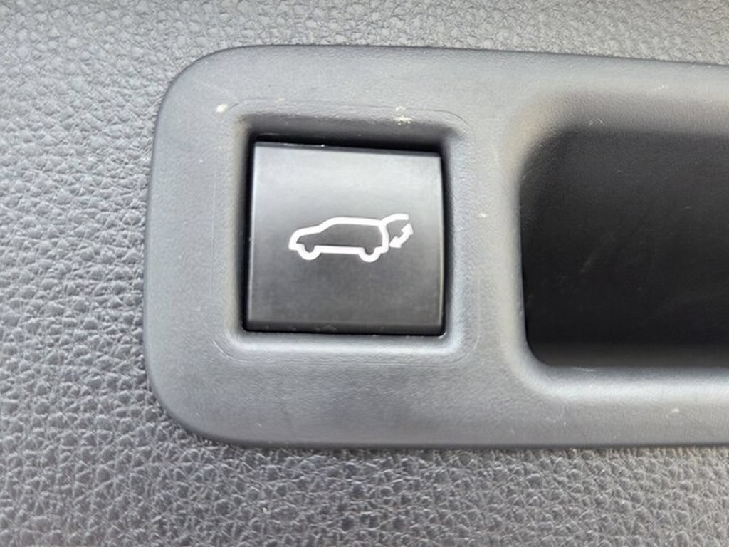 Used 2022 Toyota Highlander XLE FWD image 11