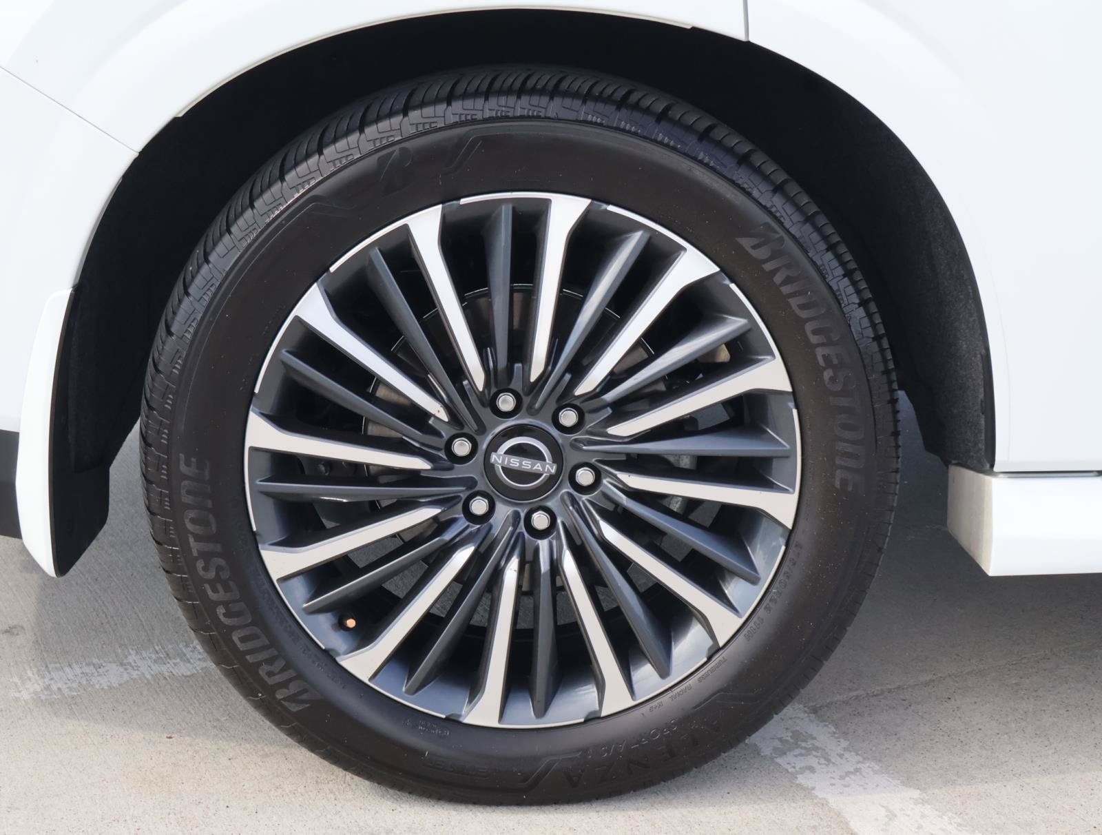 Used 2025 Nissan Armada Platinum Reserve RWD image 10