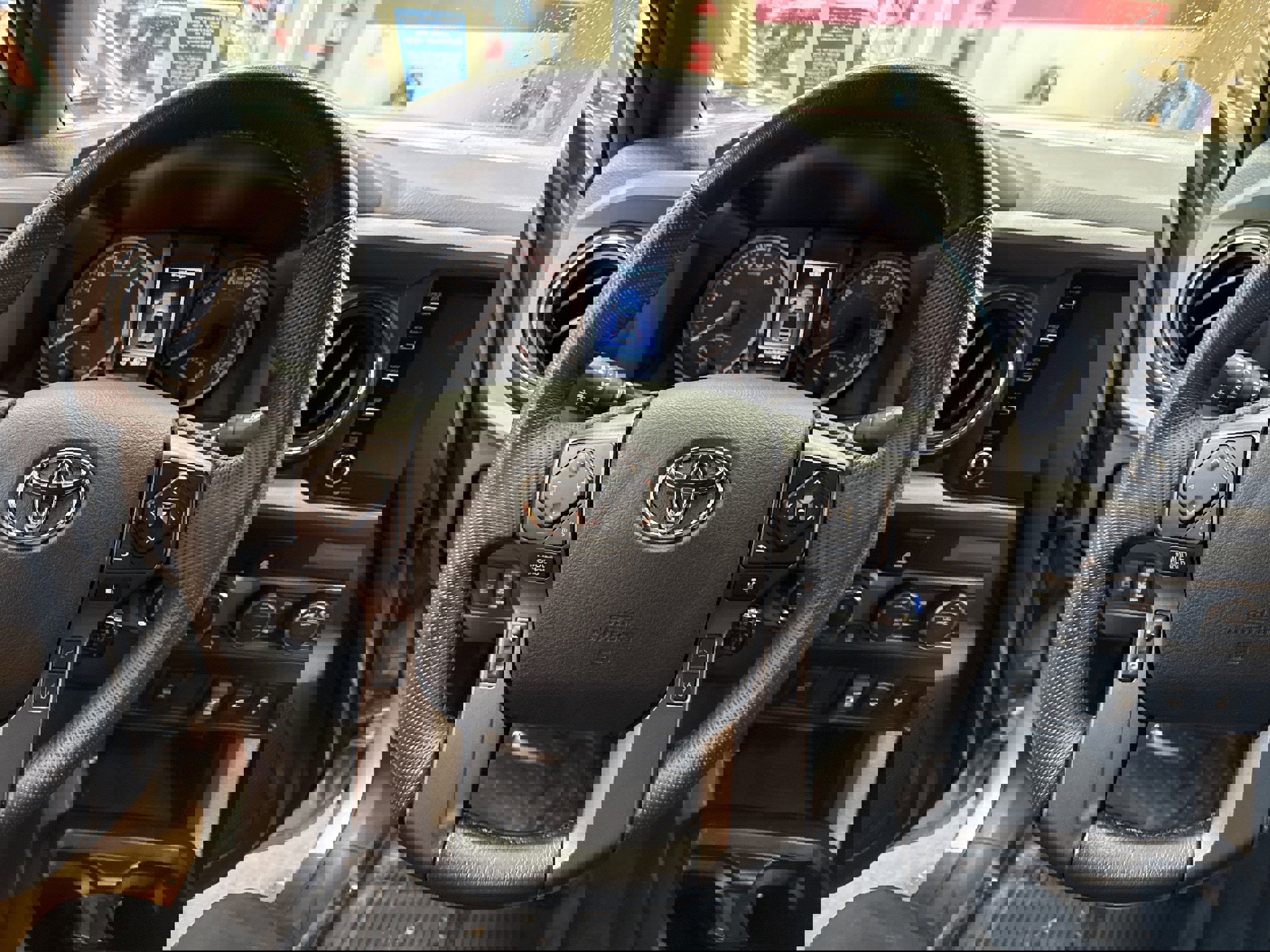 Used 2022 Toyota Tacoma TRD Off-Road AWD/4WD image 29