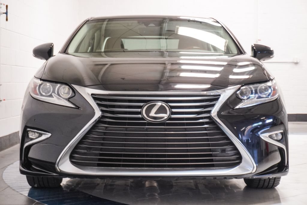 Used 2018 Lexus ES 350 w/ Luxury Package w/Wood Trim FWD image 12