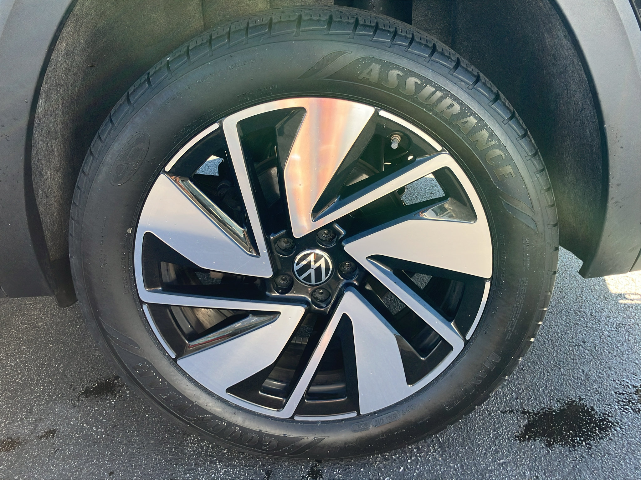 Used 2024 Volkswagen Atlas SE AWD/4WD image 12