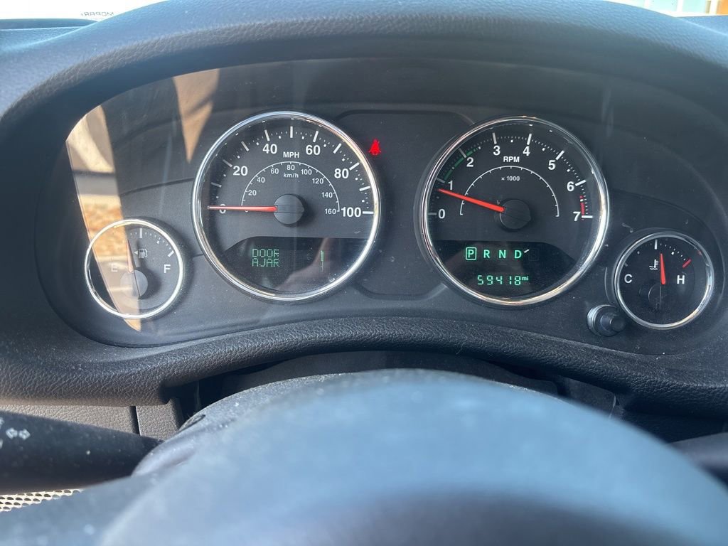 Used 2016 Jeep Wrangler Unlimited Sahara w/ Connectivity Group AWD/4WD image 18