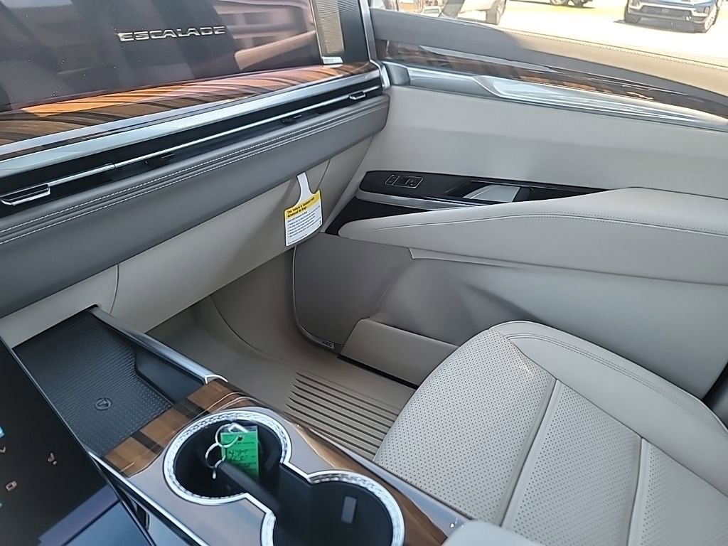 Certified 2026 Cadillac Escalade Platinum Sport w/ LPO, ONYX Package AWD/4WD image 32