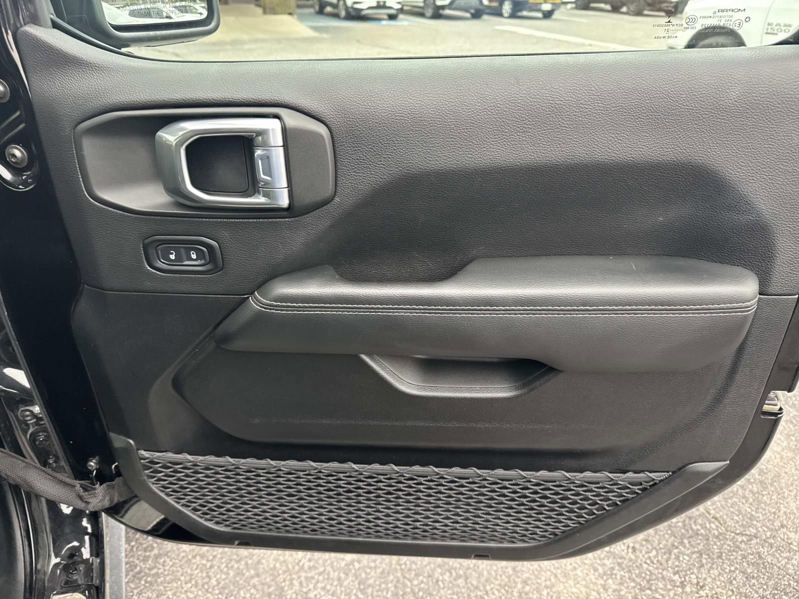 Used 2021 Jeep Wrangler Unlimited Sahara AWD/4WD image 13