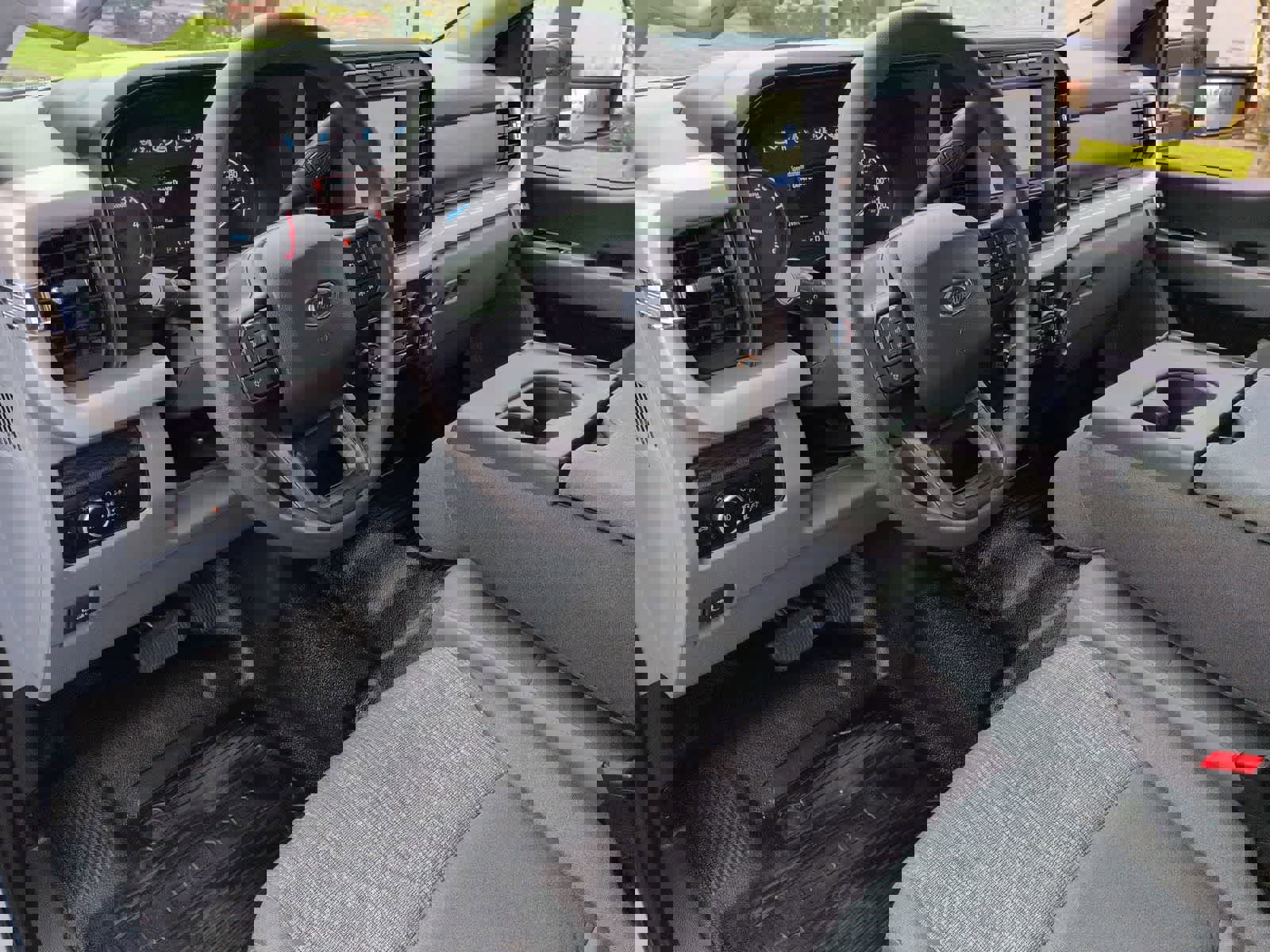 Used 2024 Ford F350 XLT image 2