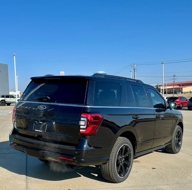 Used 2024 Ford Expedition Limited image 4