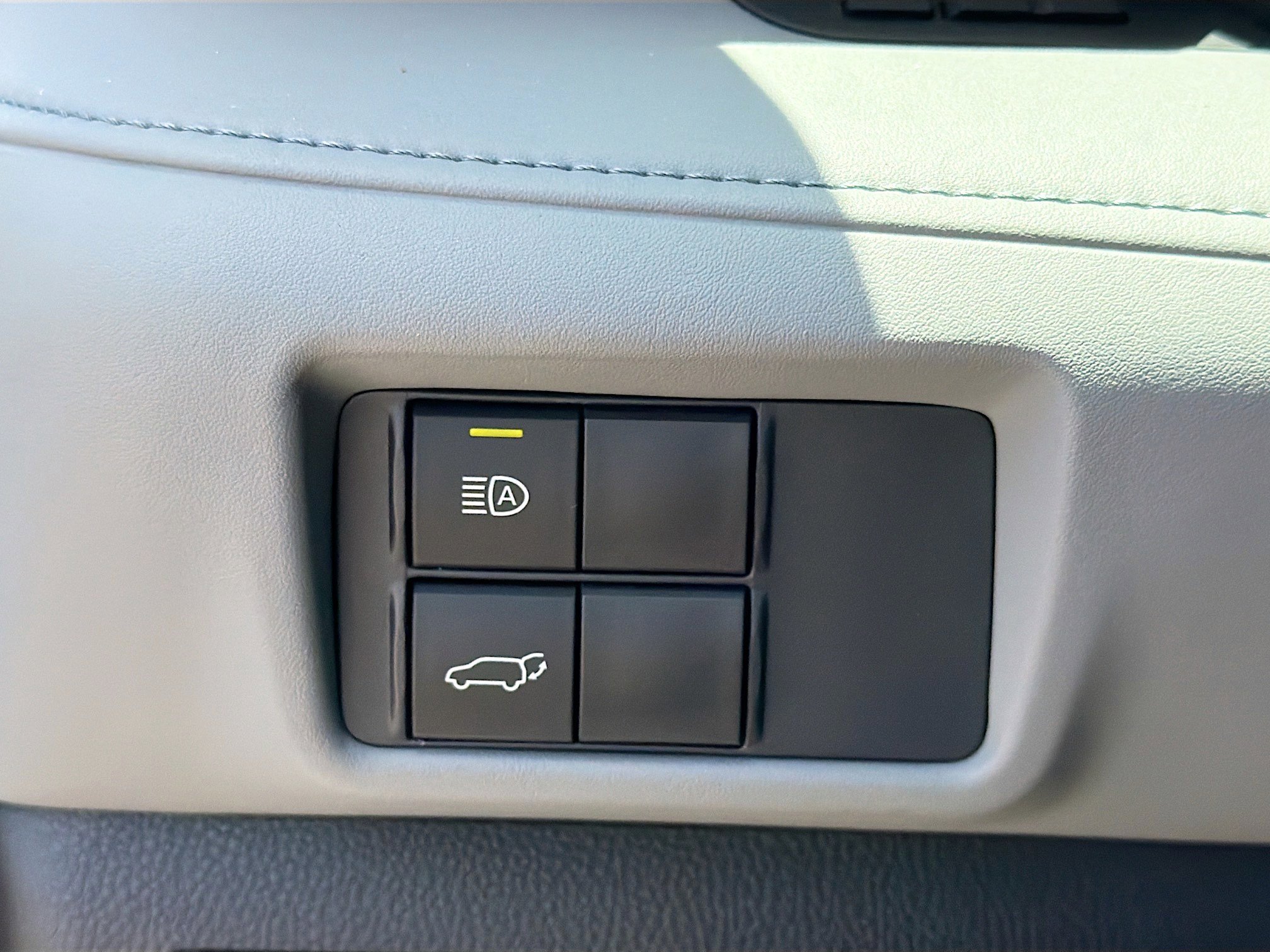 Used 2021 Toyota Highlander XLE AWD/4WD image 35