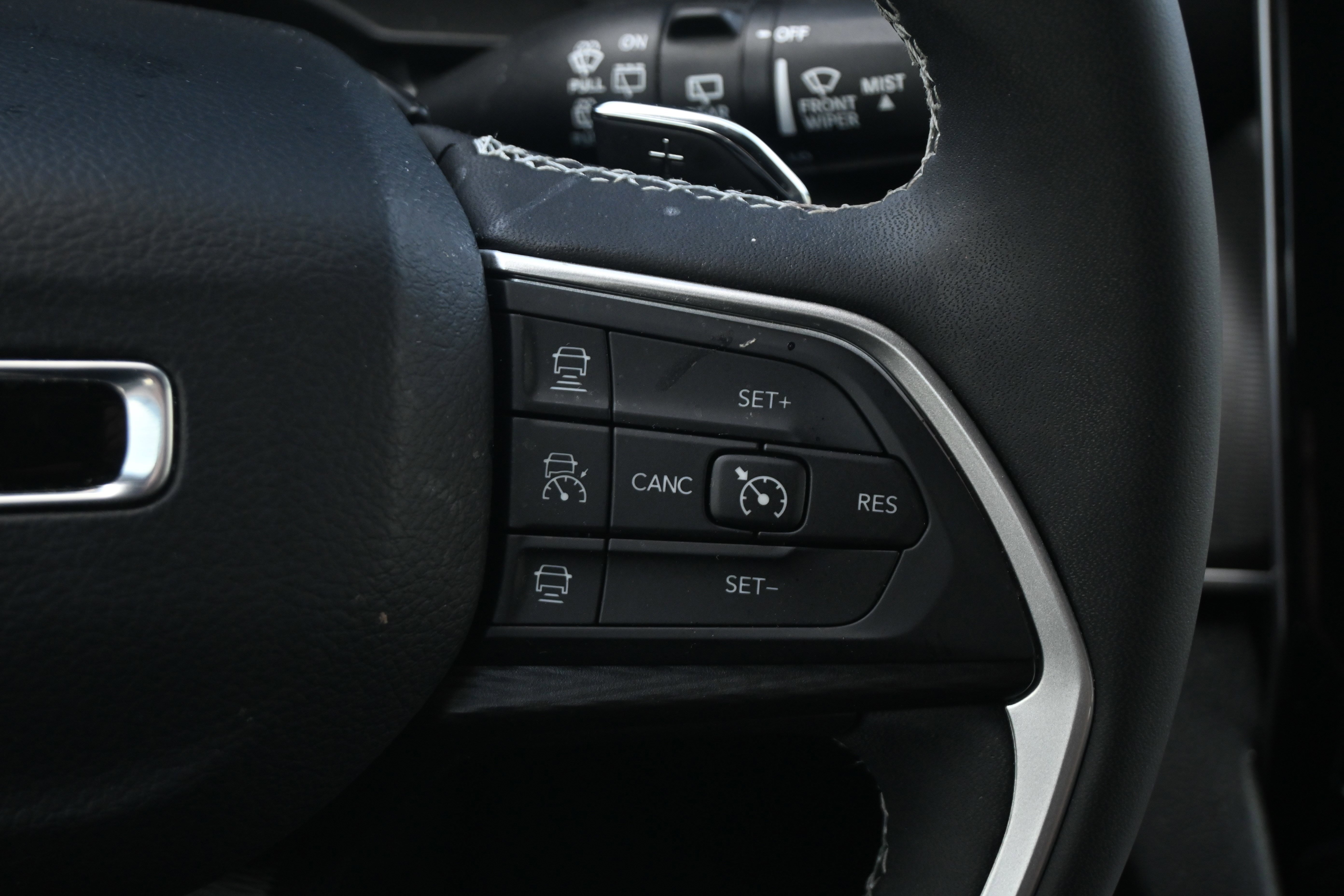 Used 2025 Jeep Grand Cherokee Laredo X image 32