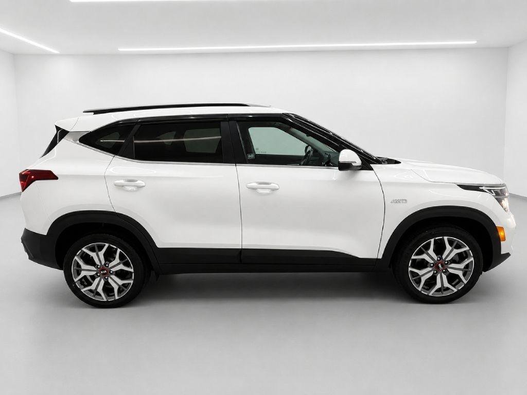 Used 2021 Kia Seltos S AWD/4WD image 2