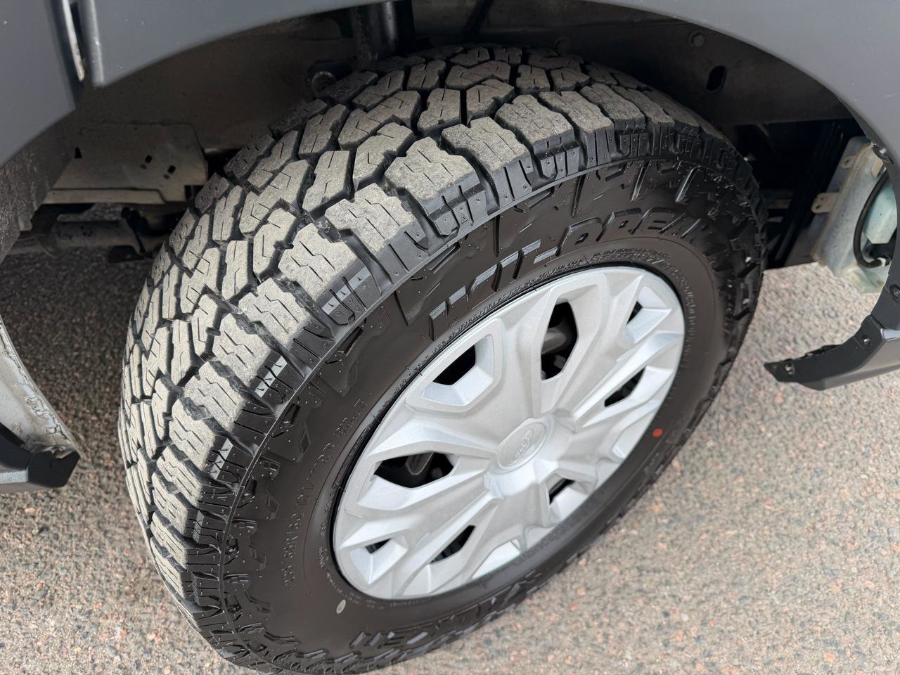 Used 2017 Ford Transit 250 148 Medium Roof w/ Premium Package image 33