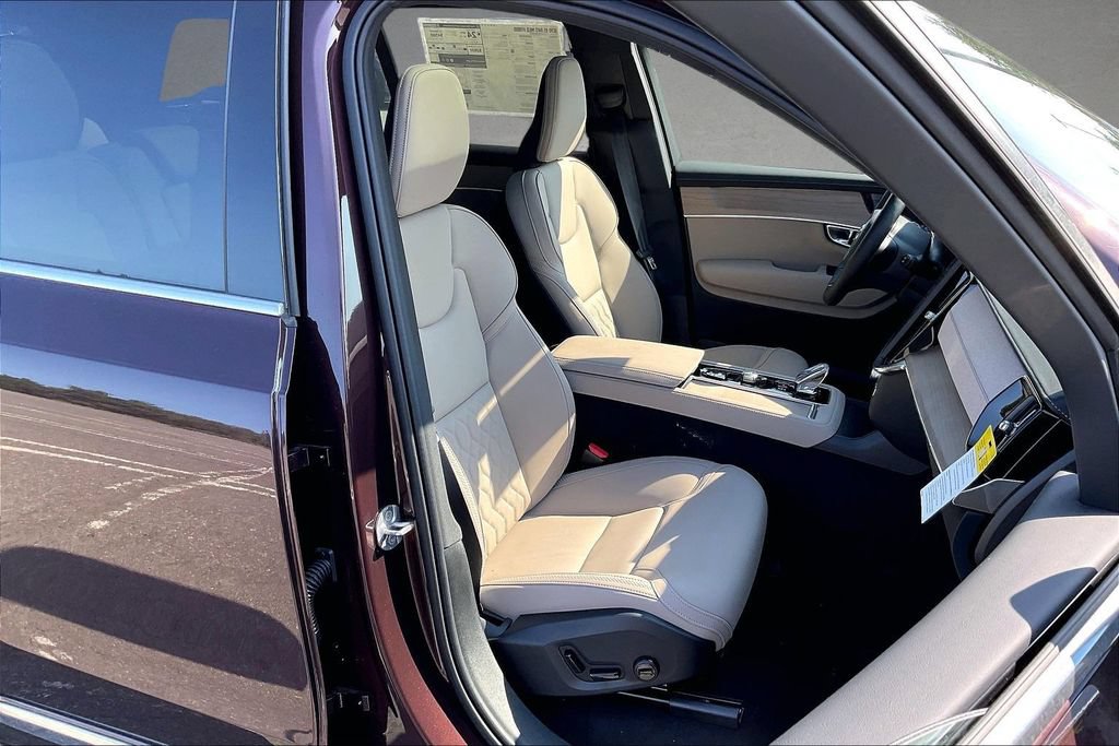 New 2026 Volvo XC90 B5 Plus w/ Protection Package Premier AWD/4WD image 12
