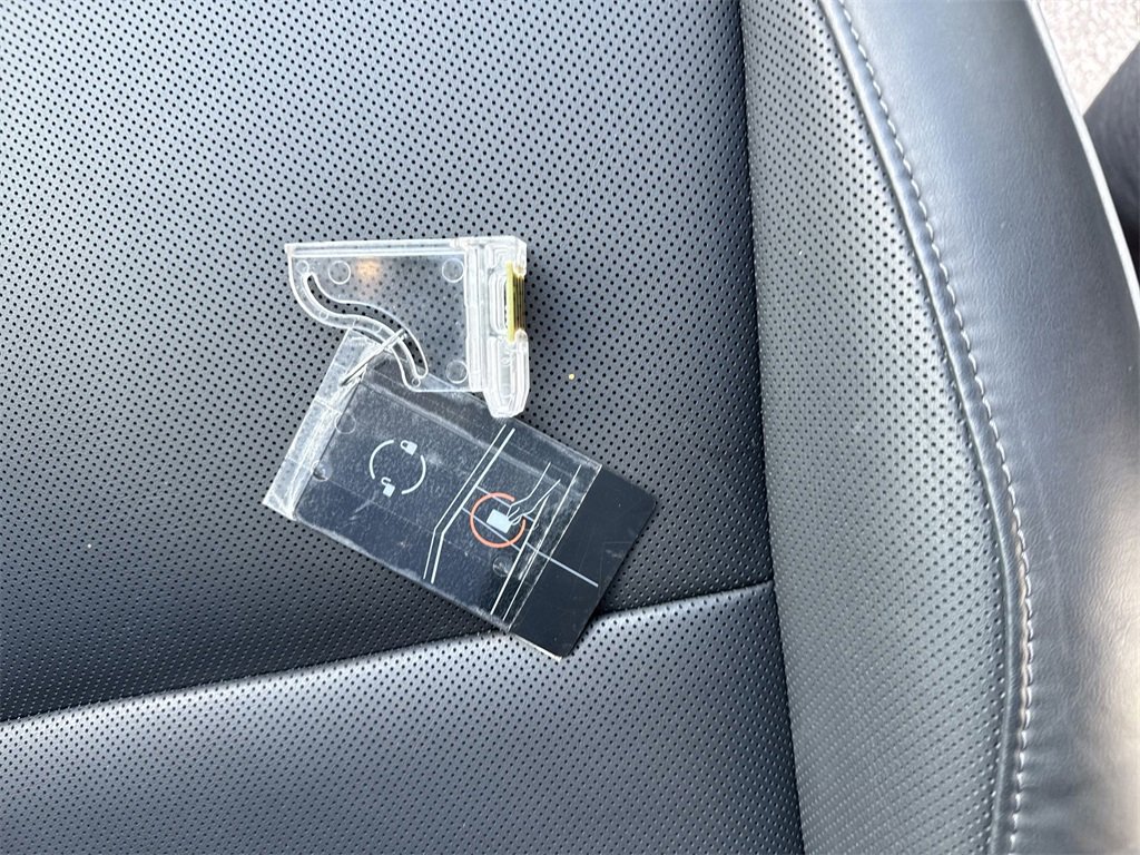 Used 2024 Tesla Cybertruck AWD Crew Cab image 34