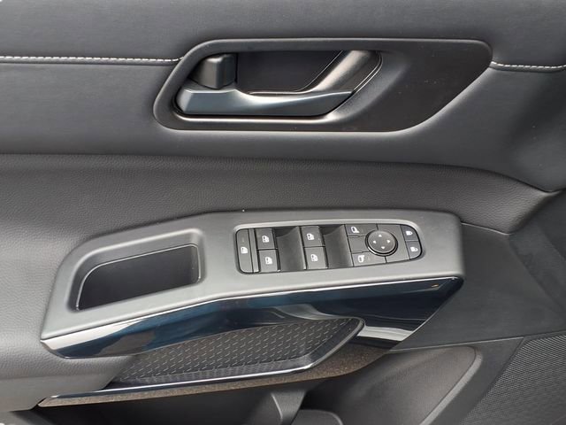 Used 2025 Nissan Pathfinder SV image 9