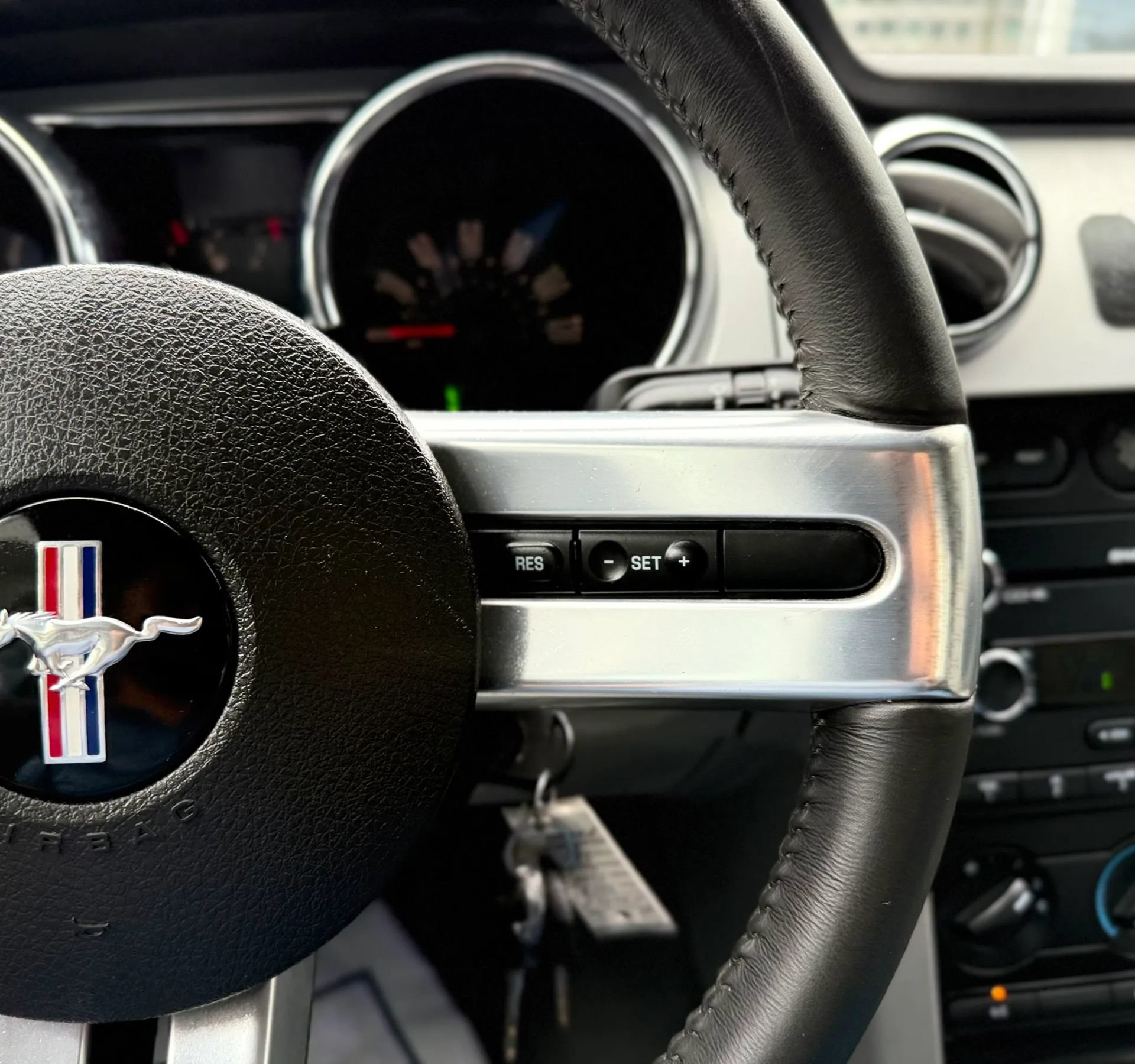 Used 2009 Ford Mustang Premium RWD image 12
