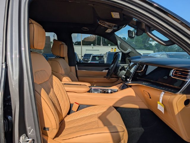 New 2026 Jeep Grand Wagoneer Summit AWD/4WD image 32