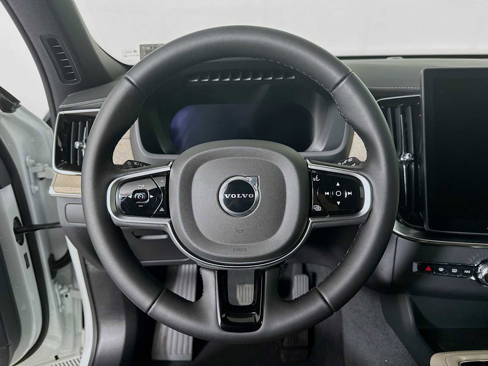 New 2026 Volvo XC90 B6 Core image 11