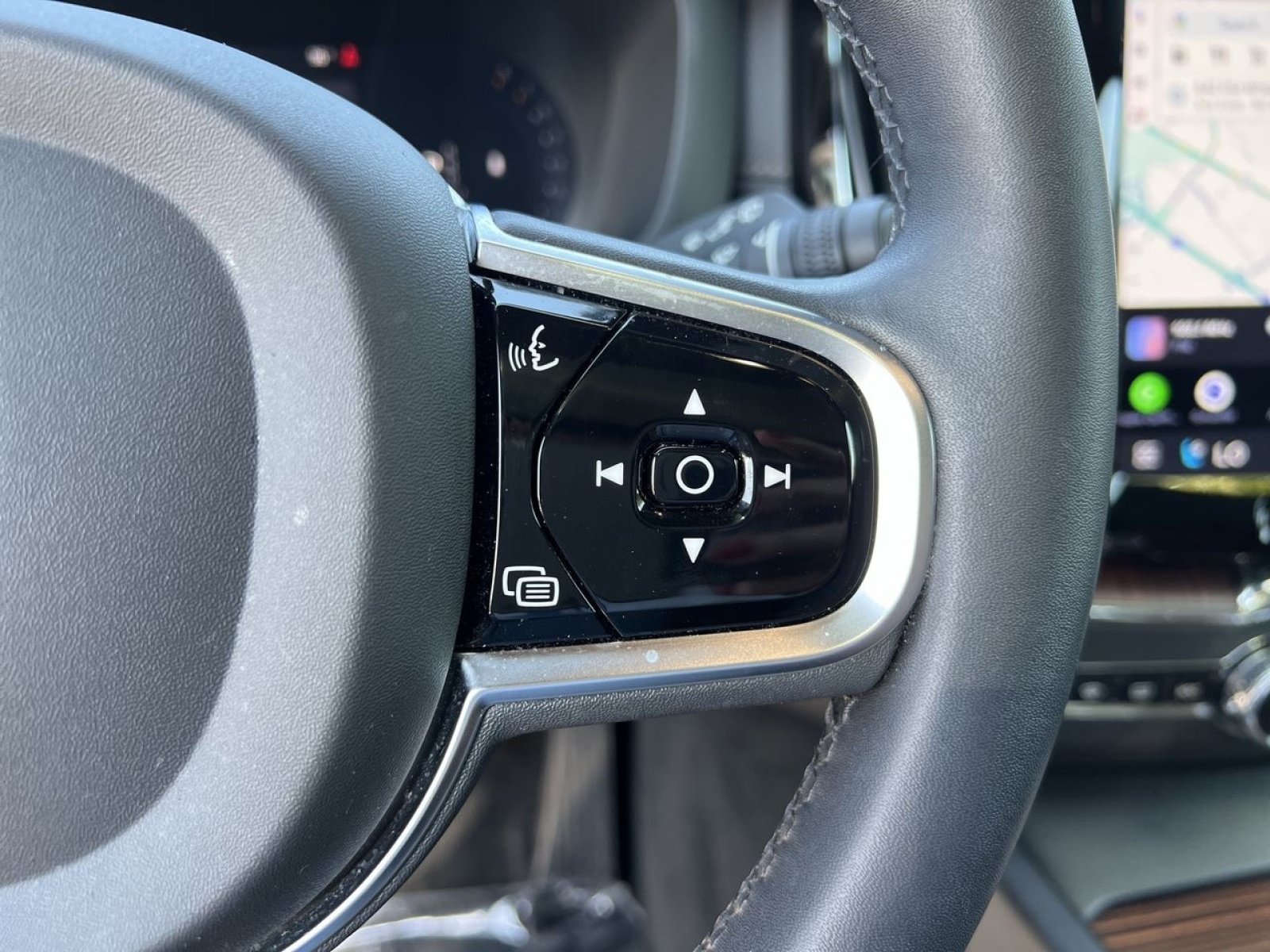 Used 2023 Volvo XC60 B5 Ultimate w/ Climate Package AWD/4WD image 30