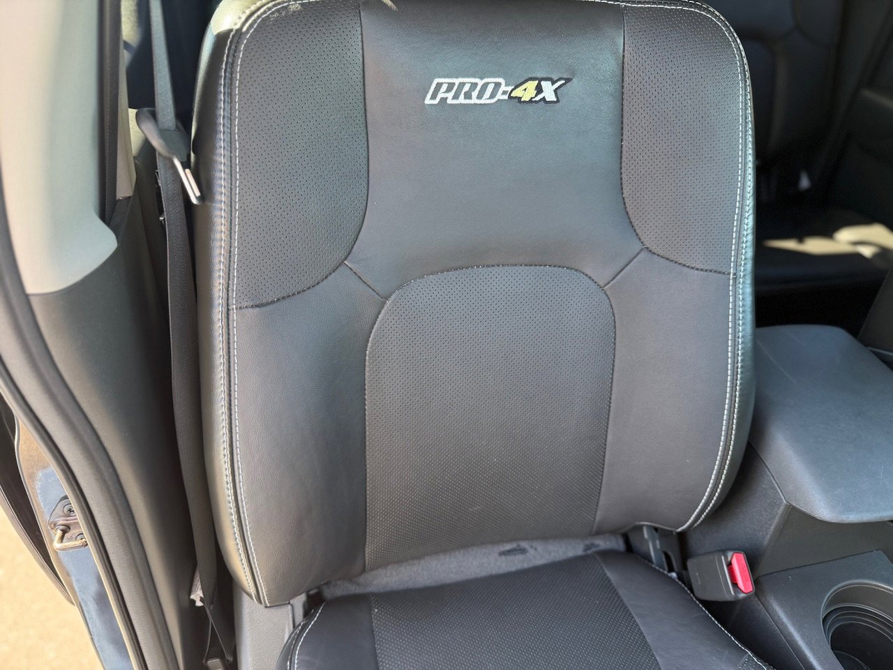 Used 2015 Nissan Frontier PRO-4X image 52