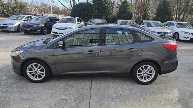 Used 2017 Ford Focus SE w/ Interior Protection Package image 2