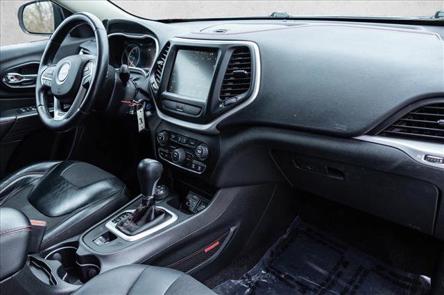Used 2017 Jeep Cherokee Trailhawk w/ Cold Weather Group image 28