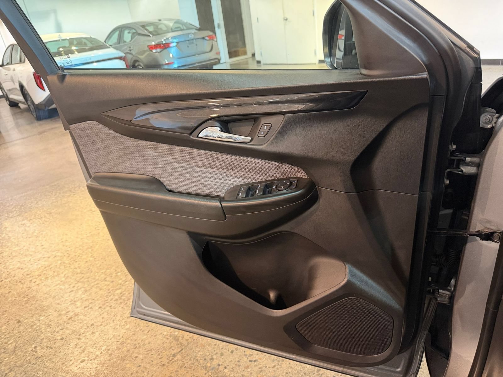 Used 2025 Chevrolet TrailBlazer LT FWD image 18