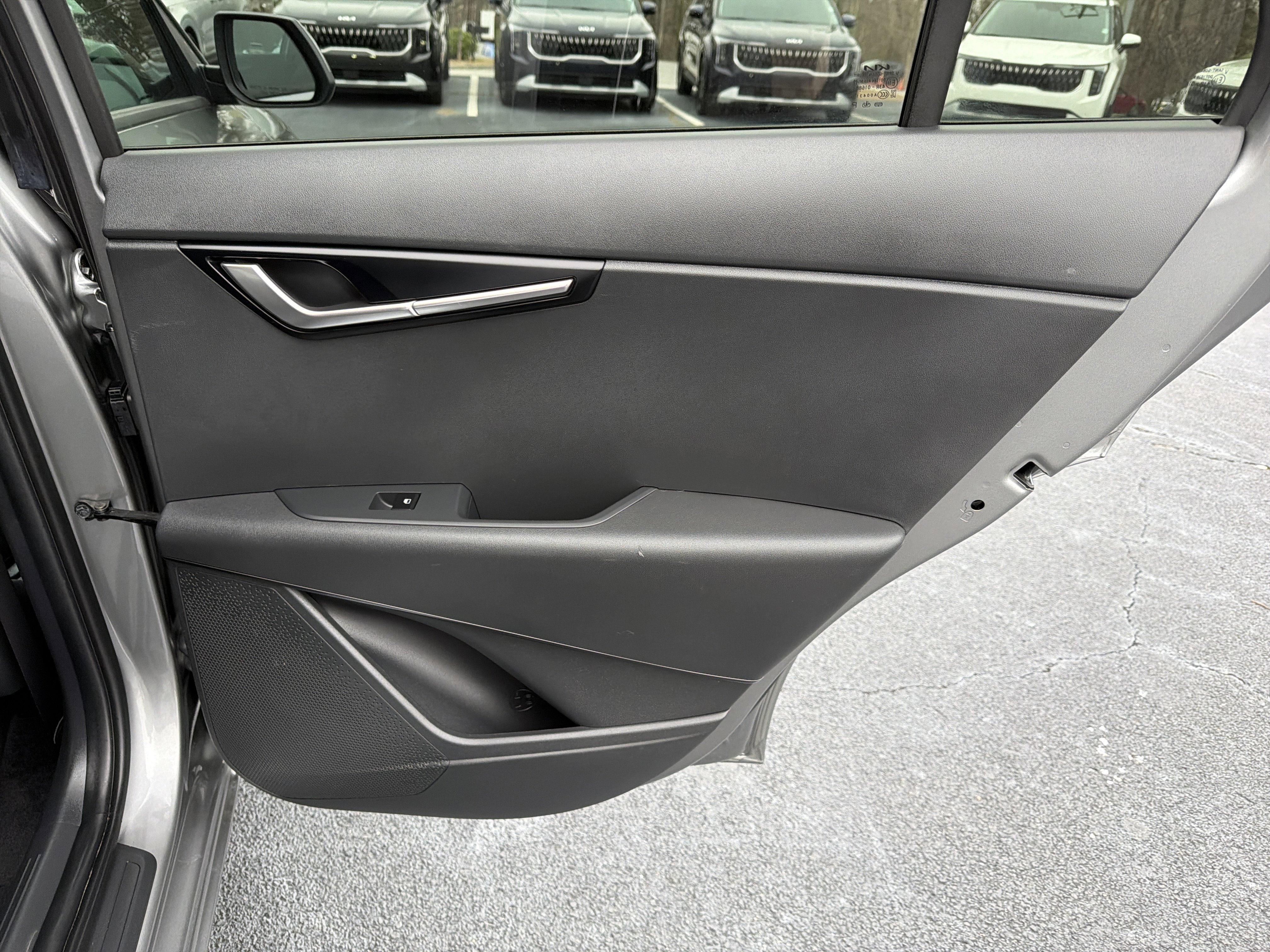 Used 2023 Kia Niro LX image 16