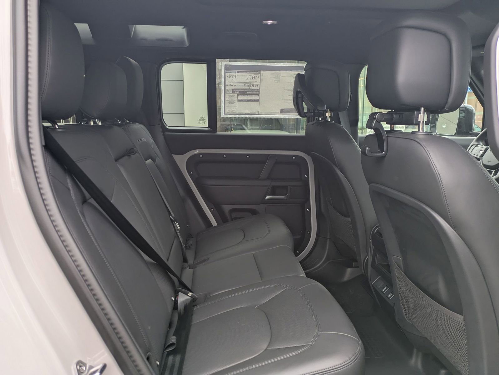 New 2026 Land Rover Defender 110 X-Dynamic SE image 32