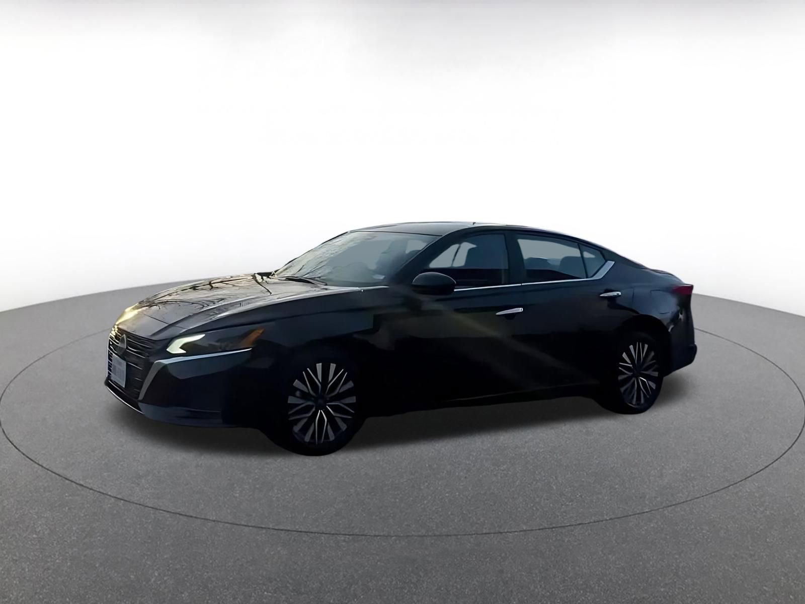 Used 2025 Nissan Altima 2.5 SV FWD image 7
