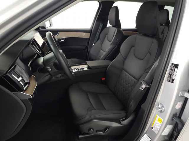 Certified 2025 Volvo XC90 B5 Plus AWD/4WD image 18