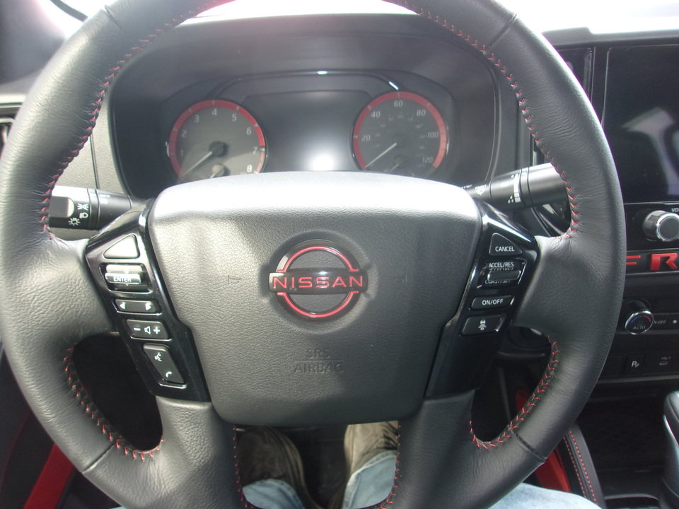 Used 2025 Nissan Frontier PRO-4X AWD/4WD image 13