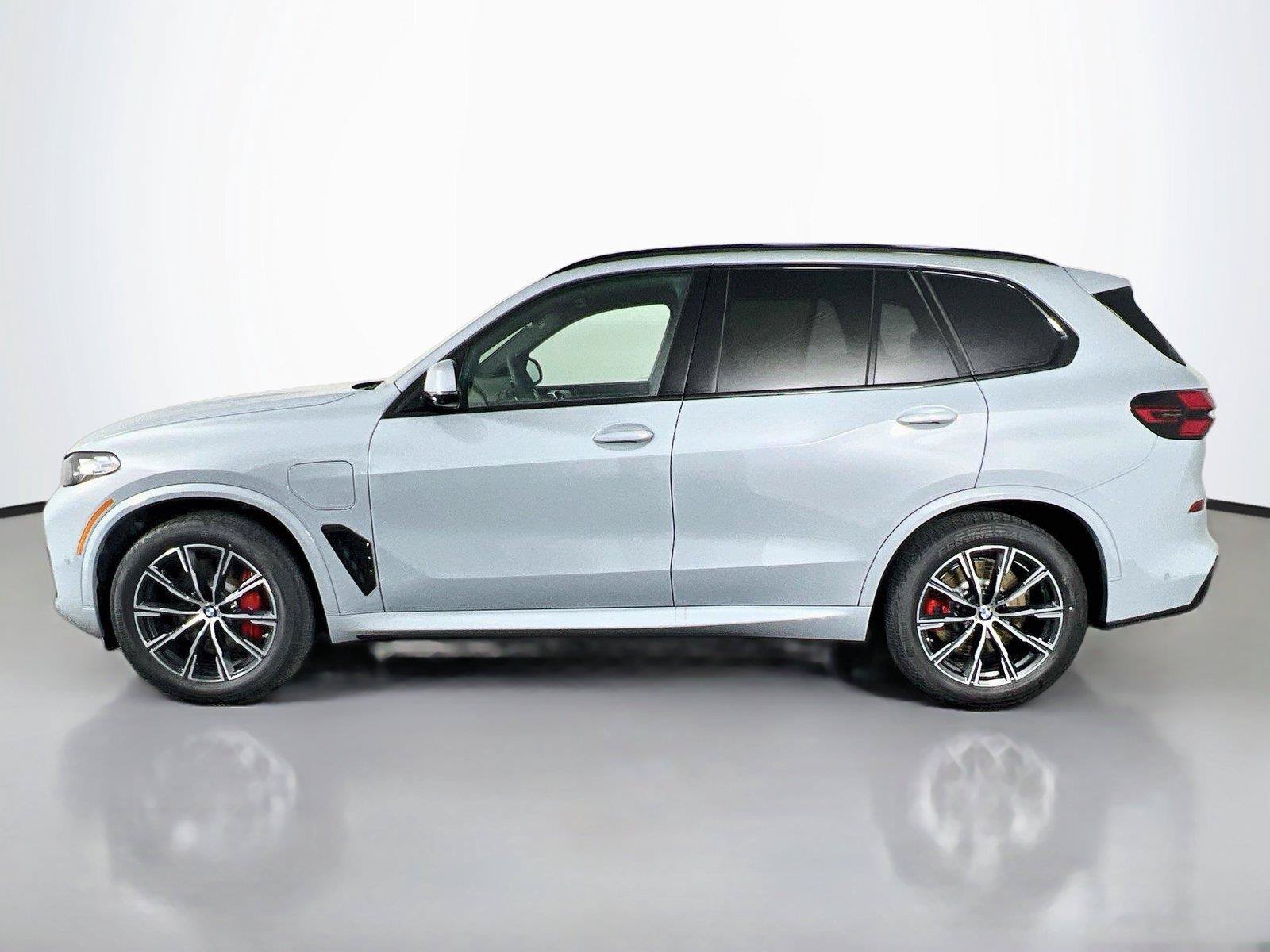 Used 2026 BMW X5 xDrive50e w/ Executive Package AWD/4WD image 3