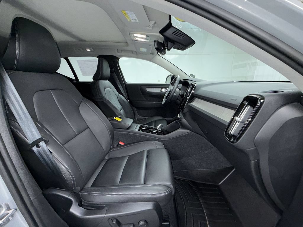 Used 2026 Volvo XC40 B5 Plus w/ Protection Package Premier AWD/4WD image 18