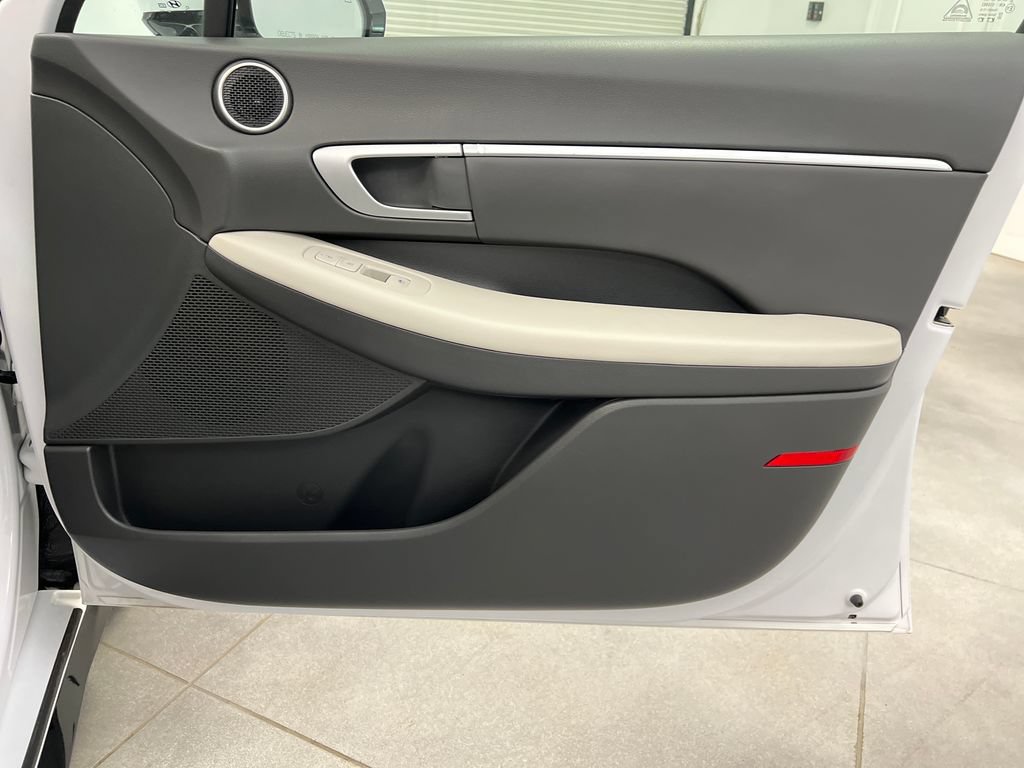 Used 2025 Hyundai Sonata SEL FWD image 28