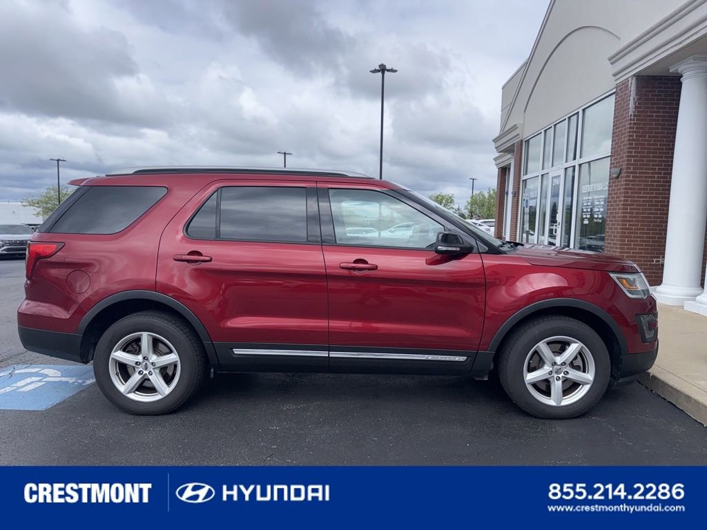 Used 2016 Ford Explorer XLT w/ Equipment Group 202A AWD/4WD image 12