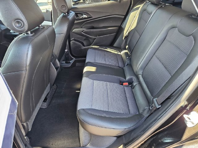Used 2025 Chevrolet Trax LT FWD image 16