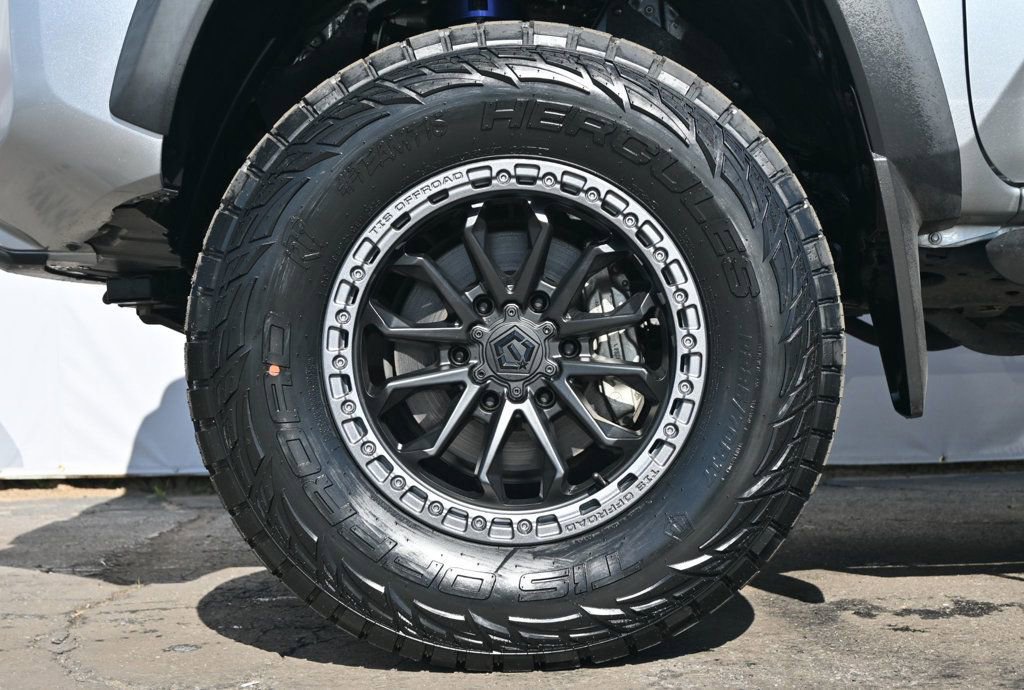 Used 2022 Toyota Tacoma TRD Off-Road image 9