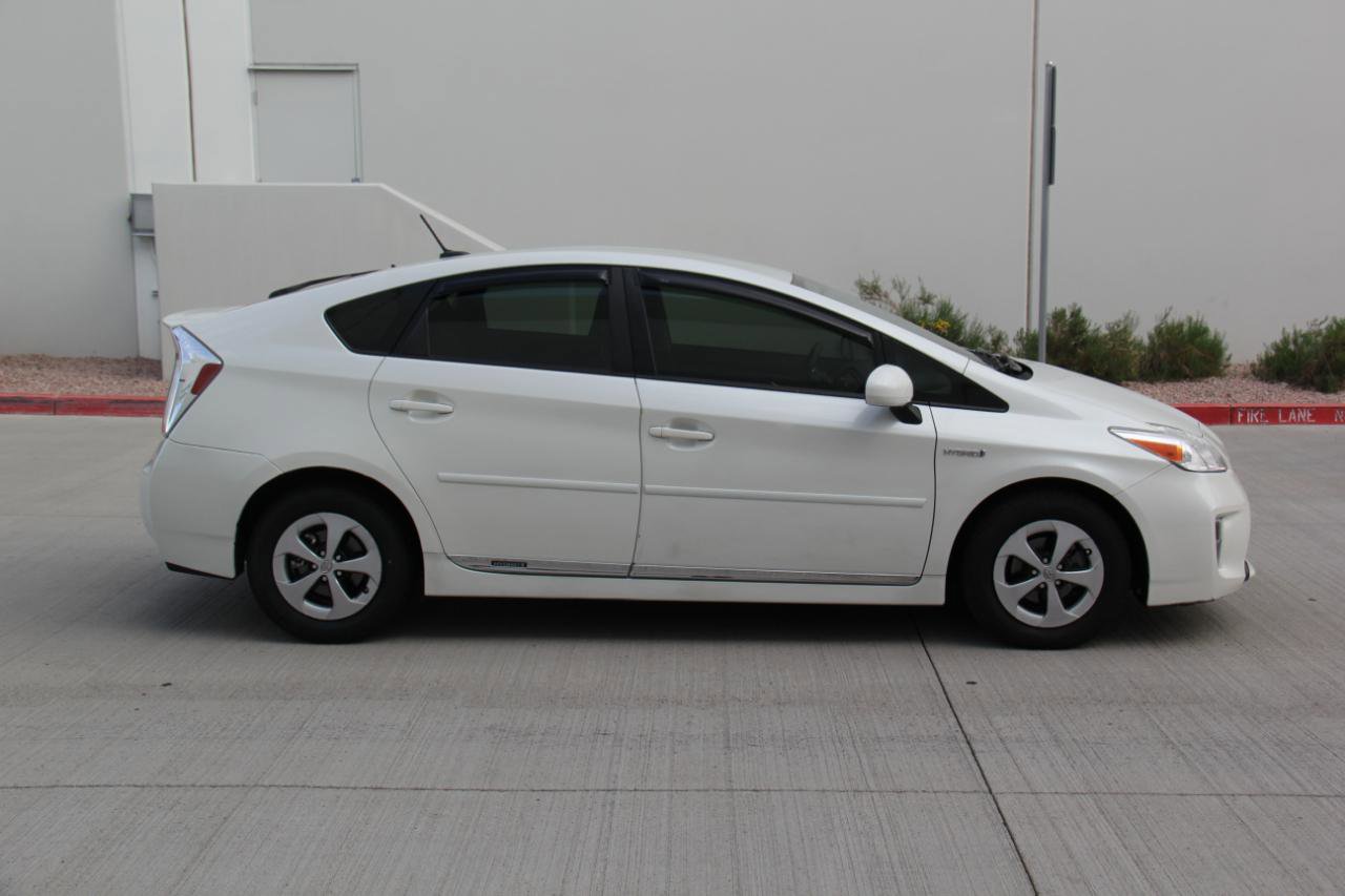 Used 2015 Toyota Prius Three image 4