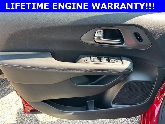 New 2026 Chrysler Pacifica Select image 13