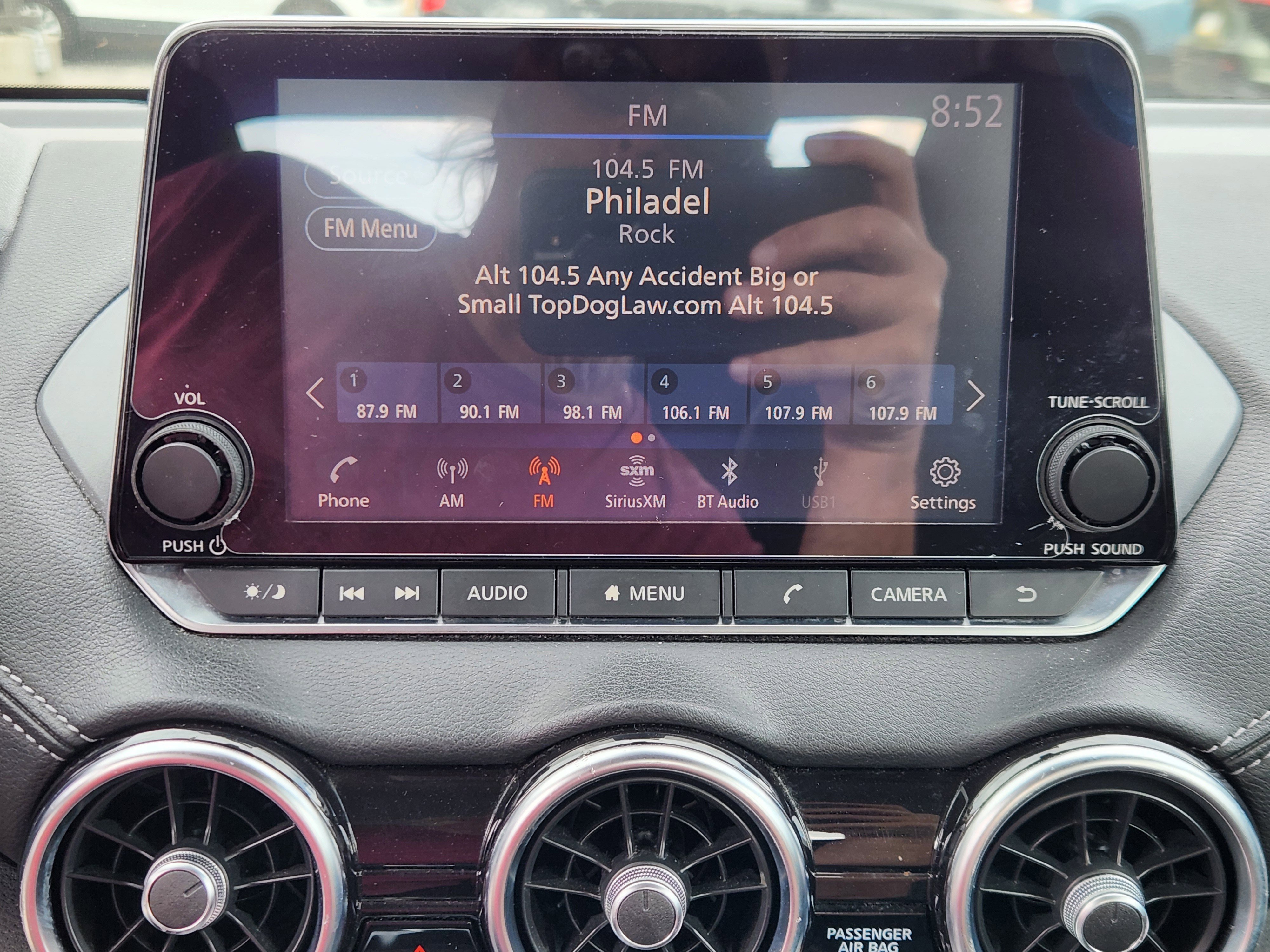 Used 2020 Nissan Sentra SV image 11