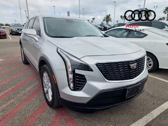 Used 2022 Cadillac XT4 Luxury FWD image 1