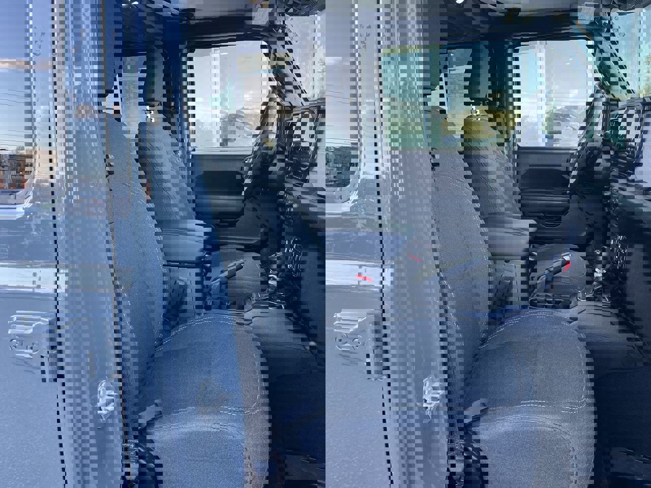 Used 2025 Jeep Wrangler Sport S image 32