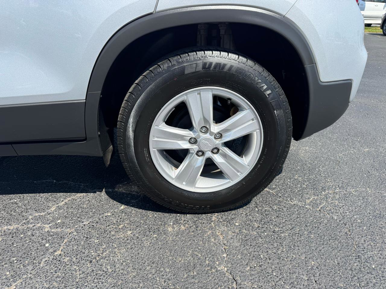 Used 2020 Chevrolet Trax LT w/ LT Convenience Package image 10