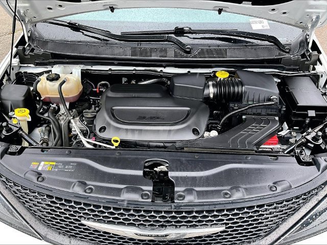 Used 2023 Chrysler Voyager LX FWD image 29