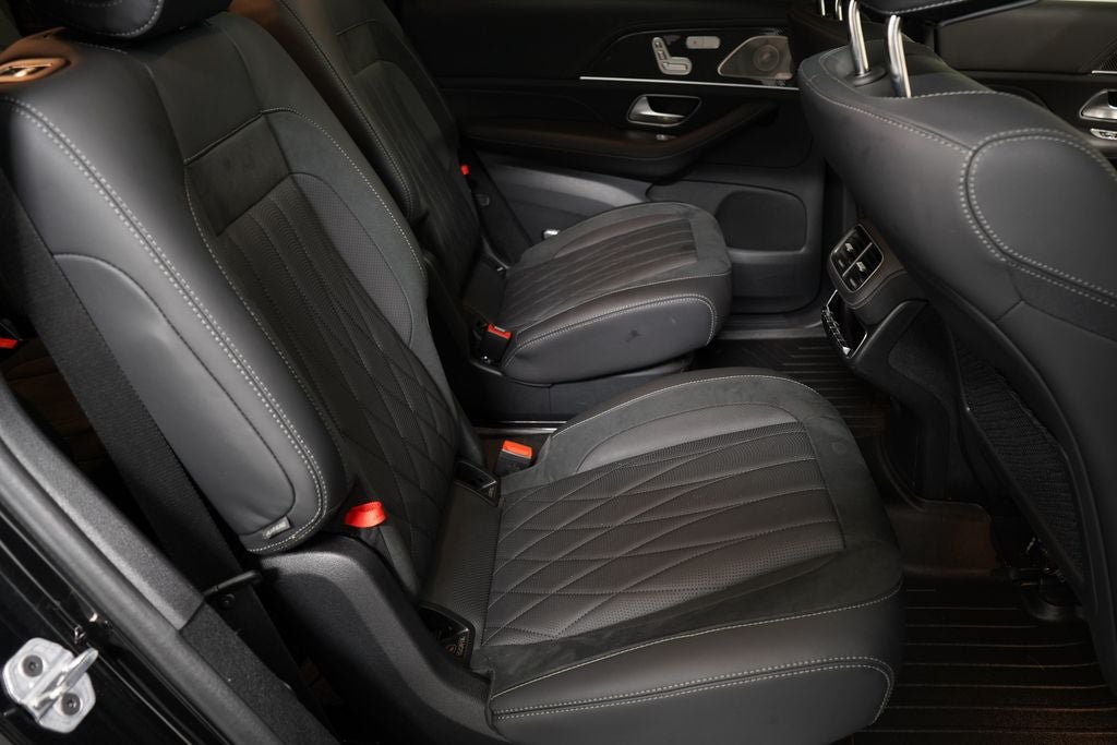 Used 2025 Mercedes-Benz GLS 63 AMG 4MATIC image 33