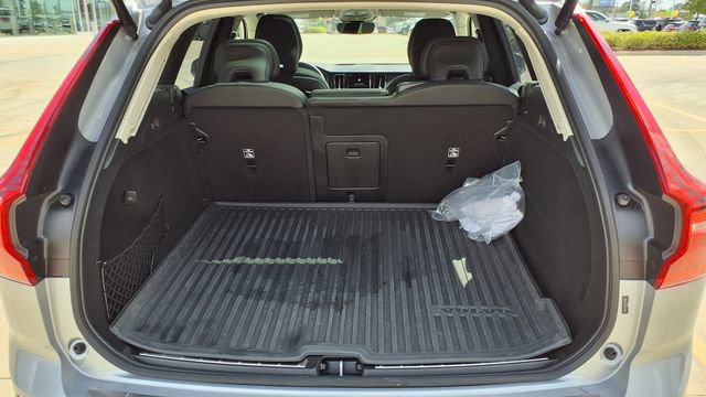 Certified 2023 Volvo XC60 B5 Ultimate w/ Climate Package FWD image 11