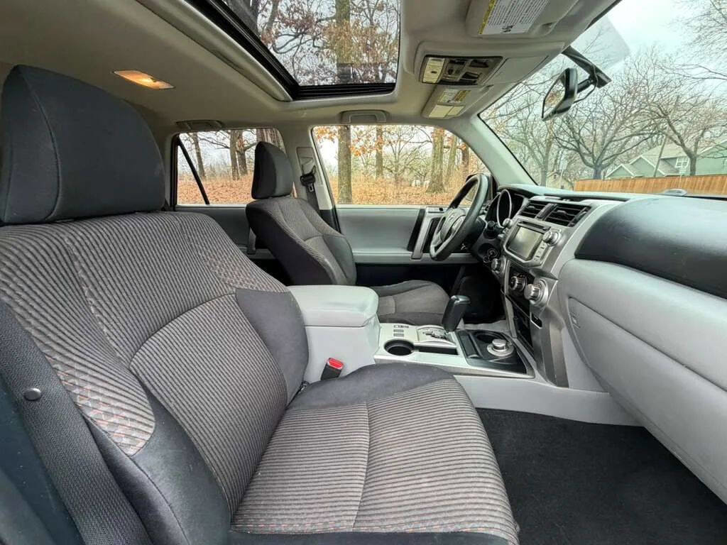 Used 2013 Toyota 4Runner SR5 w/ Convenience Pkg image 10