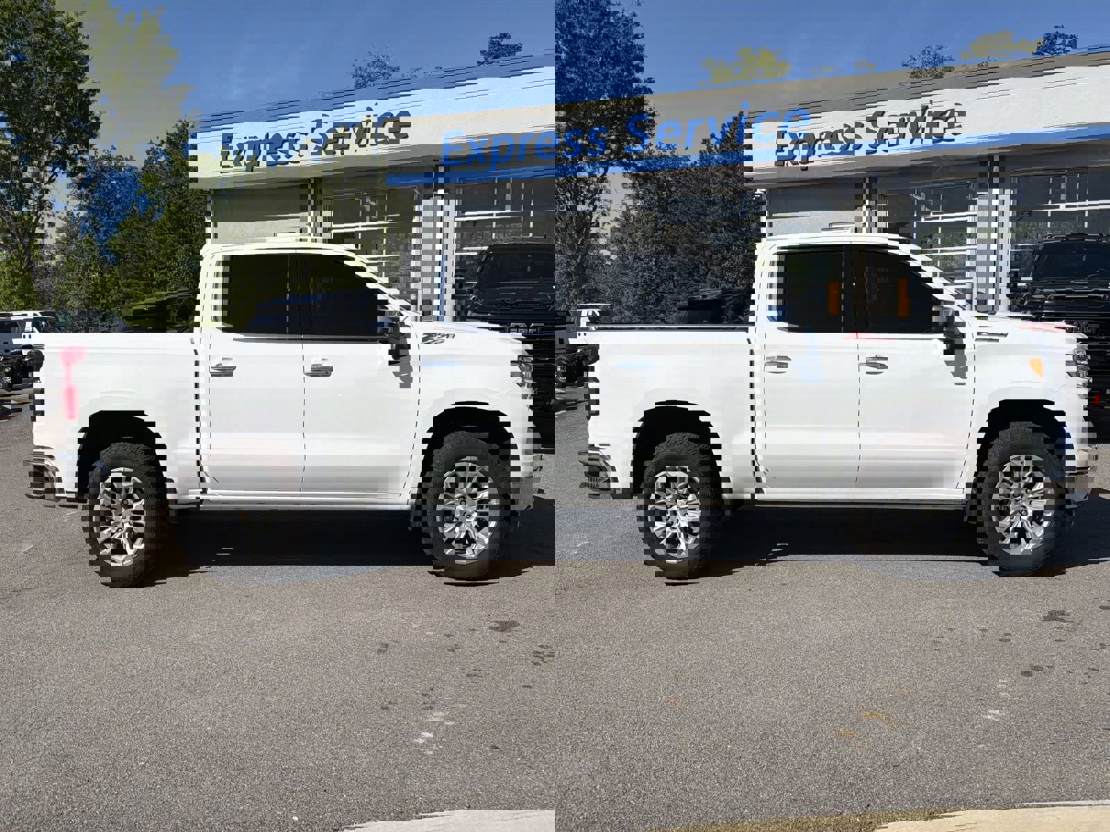 Used 2025 Chevrolet Silverado 1500 LTZ w/ LTZ Premium Package image 11