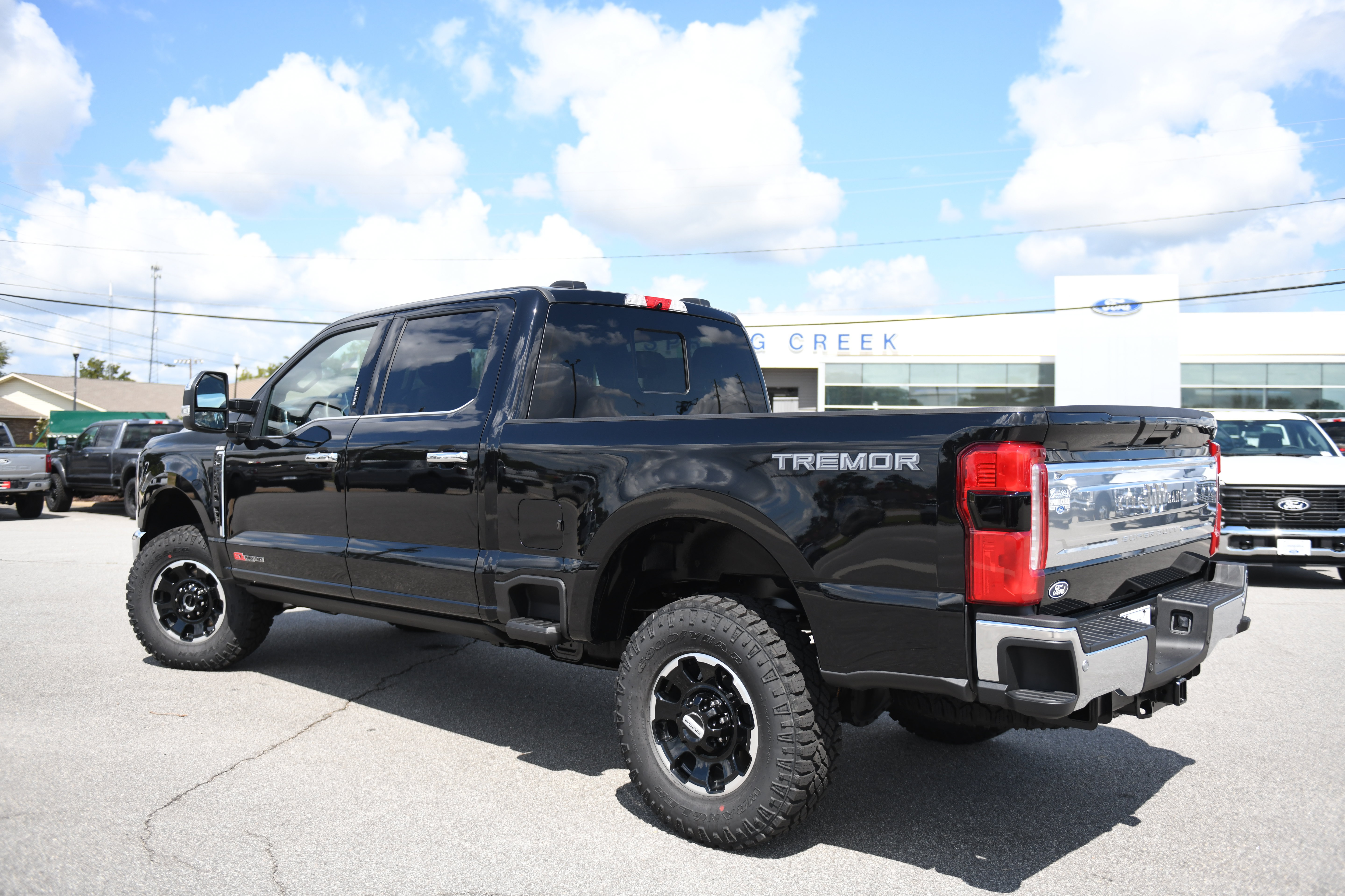 New 2027 Ford F250 King Ranch w/ Tremor Off-Road Package AWD/4WD image 7