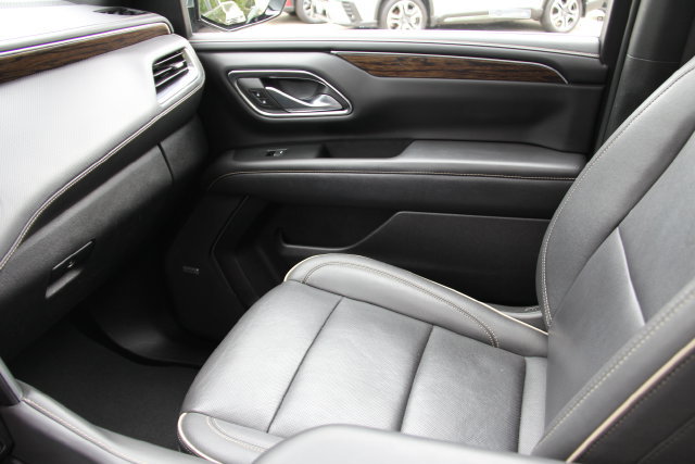 Used 2023 Chevrolet Suburban Premier AWD/4WD image 33